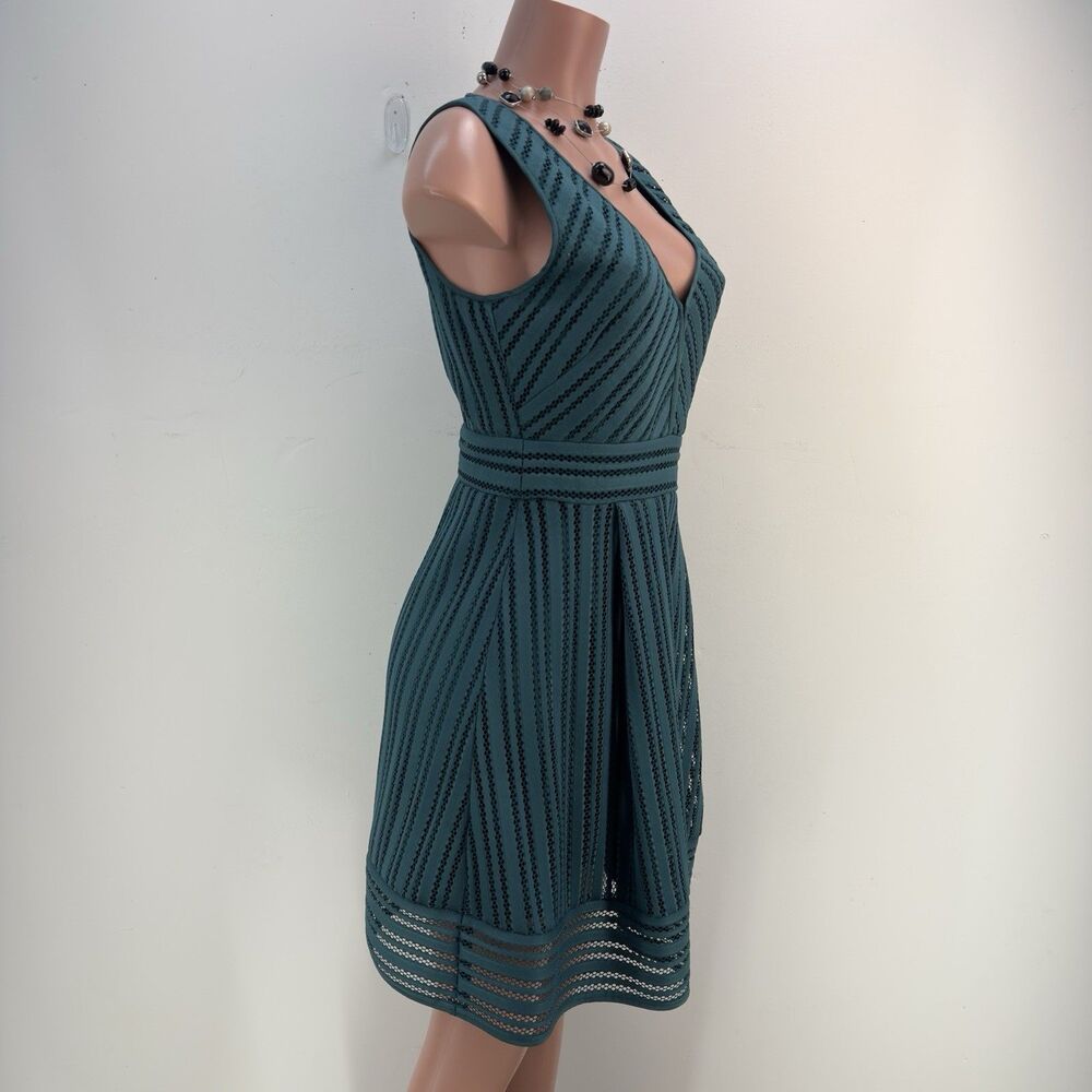 NEW ! J.CREW Striped Eyelet Dress Sz 6 - Picture 4 of 17